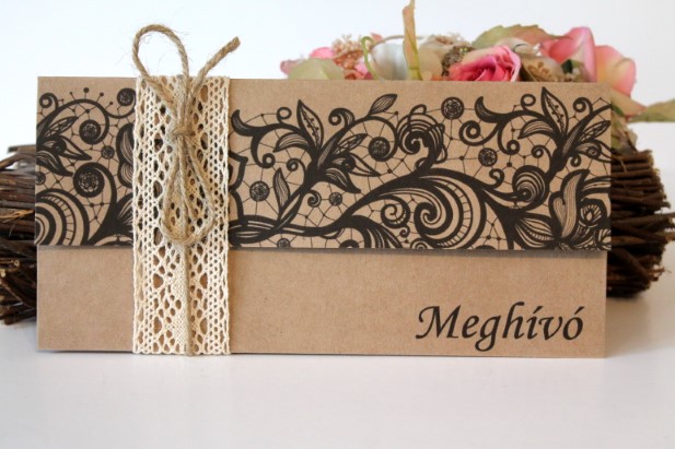 vintage hajtogatott esküvői meghívó spárgával vintage hajtogatott esküvői meghívó spárgával